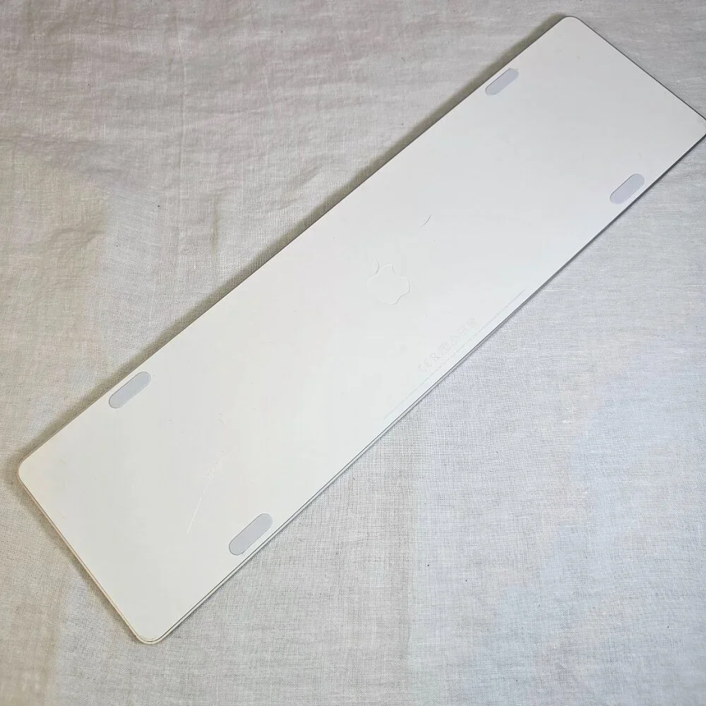 A2520 Apple Magic Bluetooth Wireless Keyboard w Touch ID & Numeric Pad